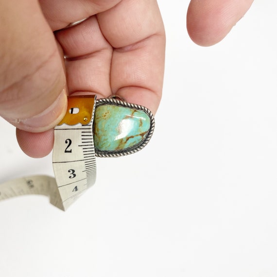 410 Vintage Navajo a silver turquoise ring - size… - image 9