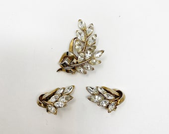 377 Vintage costume Trifari clear rhinestone and gold tone leaf pin / brooch and clip earrings jewelry set