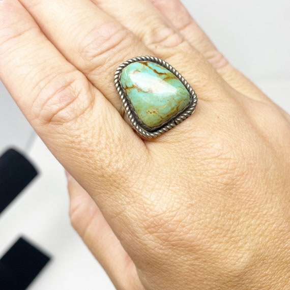 410 Vintage Navajo a silver turquoise ring - size… - image 8