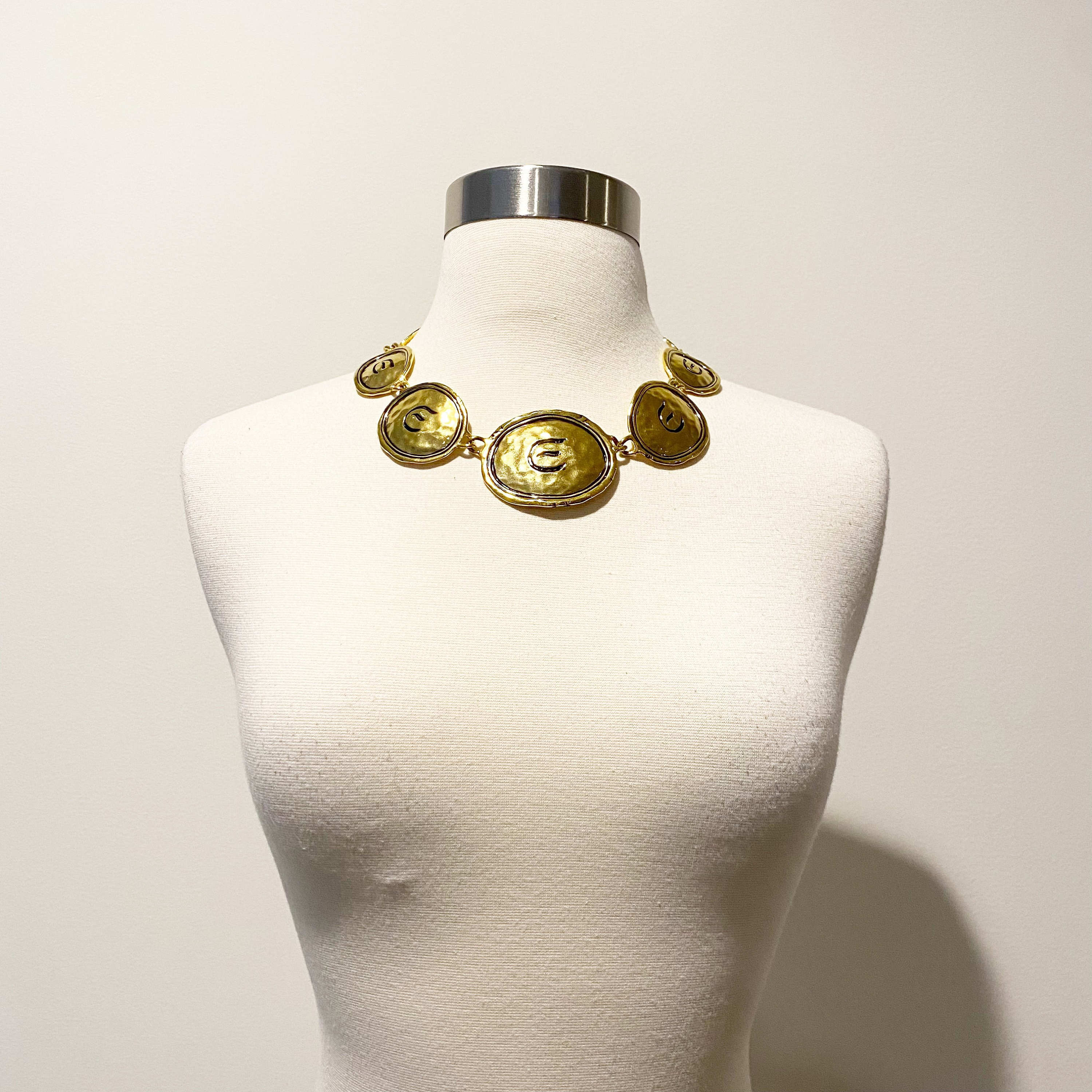 489 Vintage Avon Elizabeth Taylor 'Gold Coast' necklace 1993