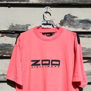 Vintage 90s Zoo Streetwear Pink / Orange T Shirt Adult Size Medium