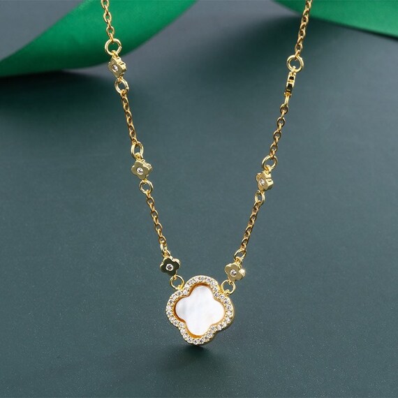 Four leaf clover mother of pearl necklace outlet