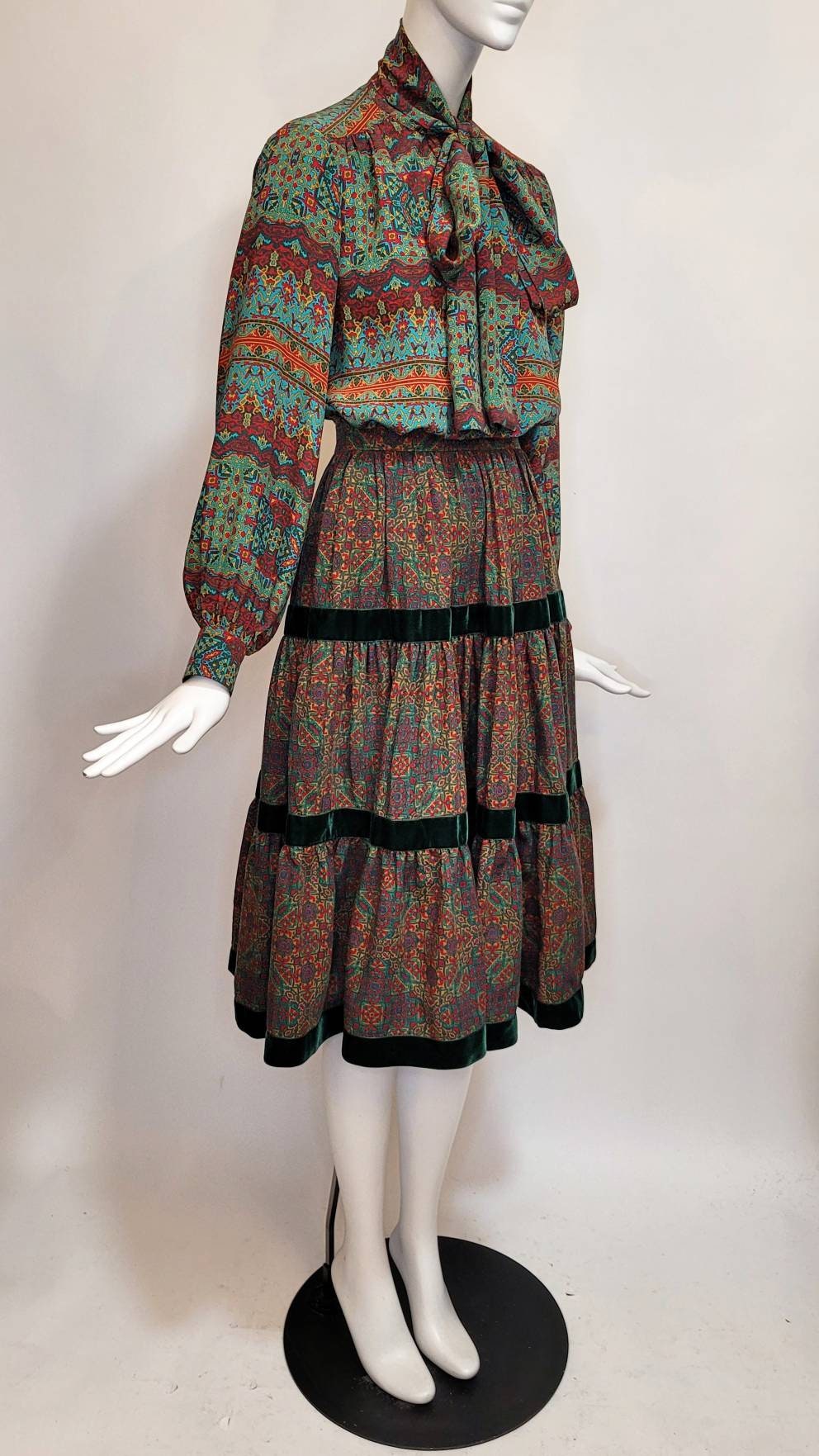 Yves saint laurent rive gaucheグリーンロングマント Yves Saint Laurent Rive Gauche Forest Green Velvet Coat or