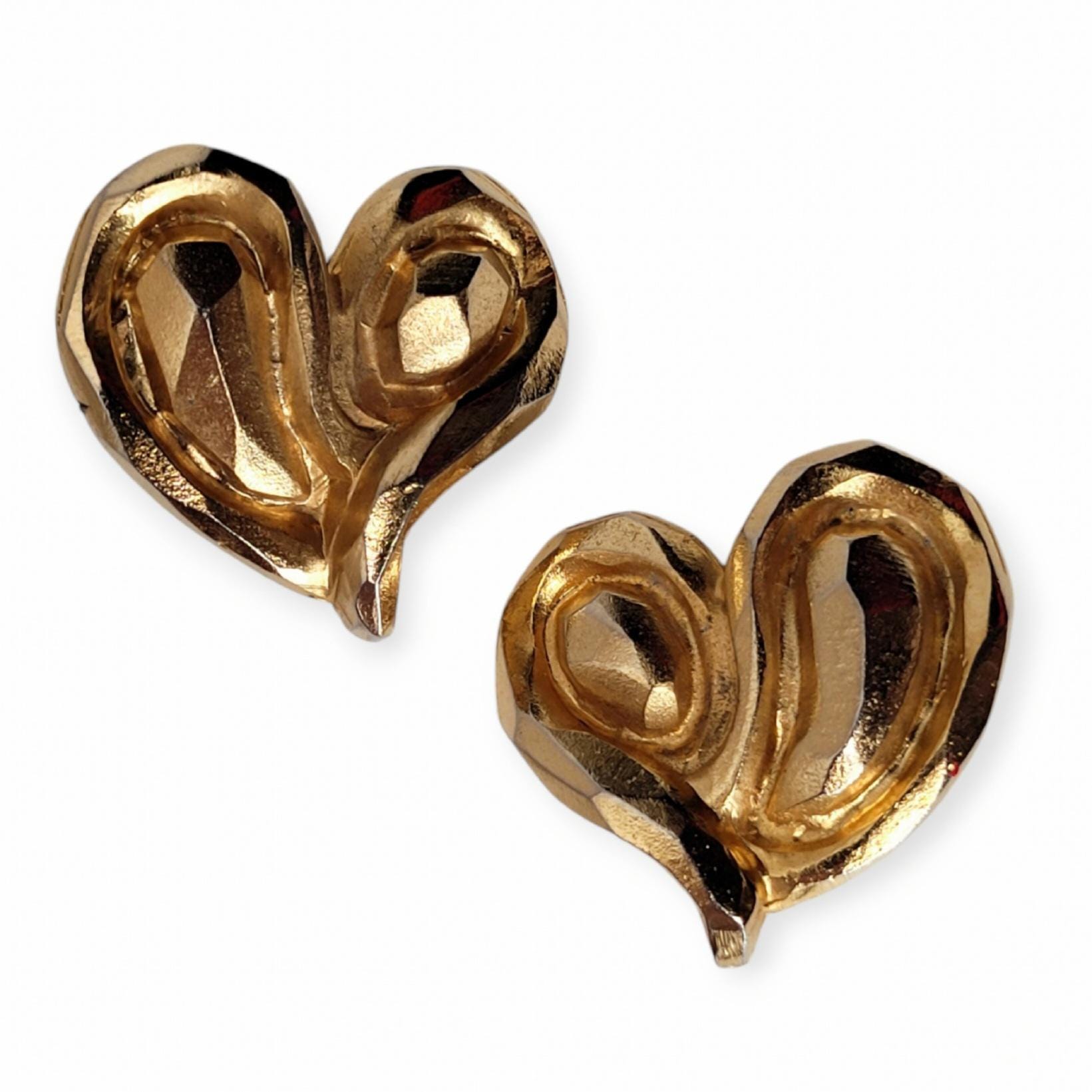 【vintage】Ungaro Parisゴールドカラー編み込みタッセルブローチ vintage】Ungaro Parisゴールドカラー編み込みタッセルブローチ