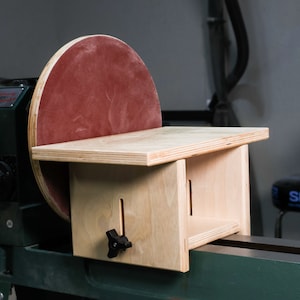 Lathe sanding disk