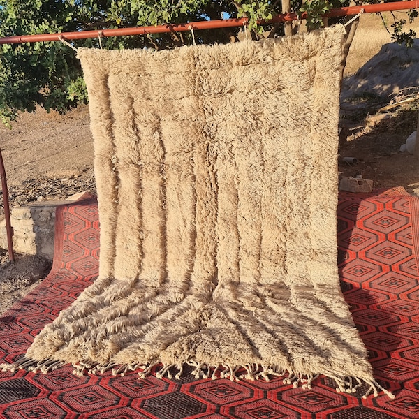 Alfombra marroquí taupe, alfombra Beni Mrirt, alfombra única Beni ourain, nuevo diseño bereber beige, alfombra beni moderna, alfombra beige esponjosa, alfombra de área peluda