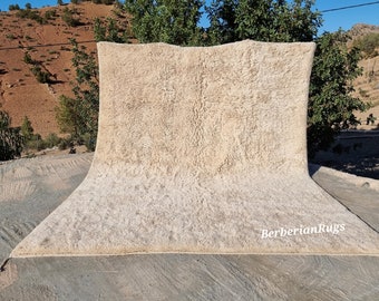 Moroccan rug beige, moroccan rug shaggy, Beni Mrirt rug, Unique Beni ourain rug, solid rug beige, trend rug, modern beni rug, fluffy rug