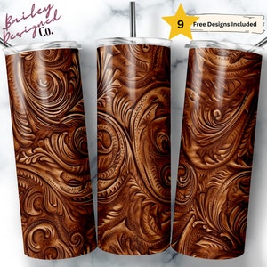 Puede incluir: Tres vasos de acero inoxidable con un patrón de cuero marrón. El patrón presenta un diseño ornamentado y arremolinado.
