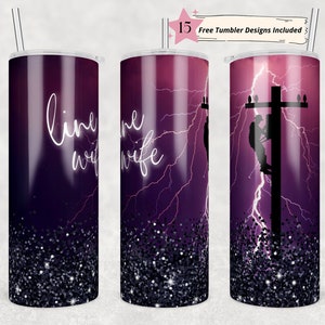 Könnte beinhalten: Drei Edelstahlbecher mit einem lila und schwarzen Glitzerdesign. Die Becher zeigen eine Silhouette eines Linienmannes auf einem Strommast mit Blitzen im Hintergrund. Der Text "Line wife" befindet sich auf dem linken Becher.