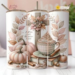 Może przedstawiać: Biały kubek z jesiennym motywem. Projekt zawiera dynie, liście, krzyż i filiżankę kawy. Tekst na kubku brzmi "Fall for Jesus, He never leaves."