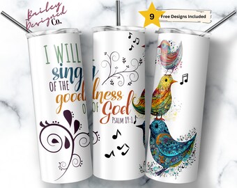 Könnte beinhalten: Drei weiße Edelstahlbecher mit unterschiedlichen Designs. Der erste Becher hat den Text "Ich werde von der Güte Gottes singen" und ein Blumenmuster. Der zweite Becher hat den Text "Güte Gottes" mit einem Blumenmuster und Noten. Der dritte Becher hat ein farbenfrohes Vogeldesign mit Noten.