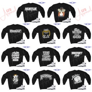 Pu&ograve; includere: Un collage di dieci felpe nere con vari disegni grafici e testo bianco. Ogni felpa &egrave; abbinata a una scarpa Air Jordan bianca e nera.