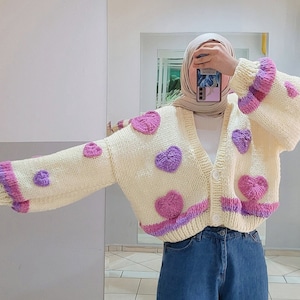 ハートカーディガン - ピンクのハートセーター、バレンタインデーギフト、クロップドパファージャケットチャンキーカーディガン、キュートなクローム