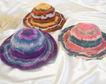 Sombrero de cubo multicolor de ganchillo, gorro de pescador tejido suave estampado para mujer, gorro de cubo de regalo de Navidad Gorro enrollado