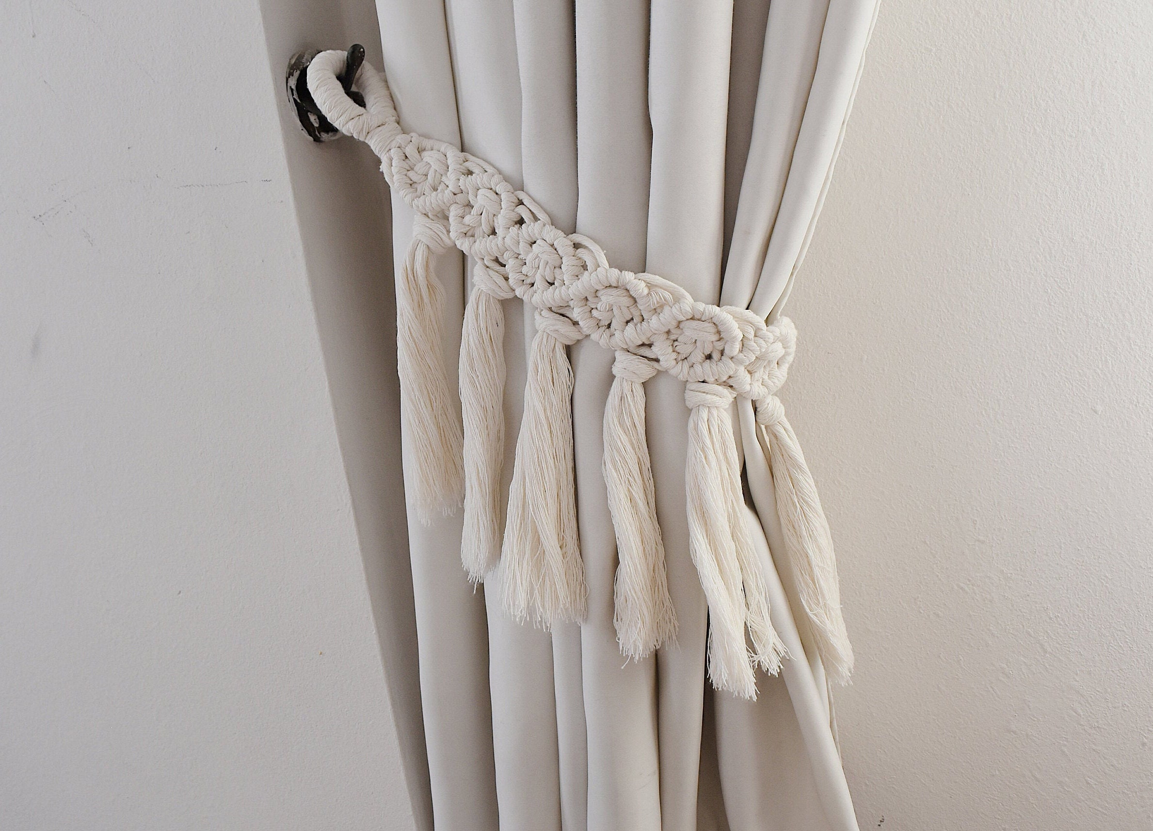 Abrazadera de cortina con cuerda y palillo