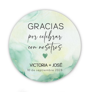 Wedding Favor Stickers – Etiquetas Personalizadas de Boda – &quot;Gracias por Celebrar con Nosotros&quot; – Round Stickers for Wedding Favors
