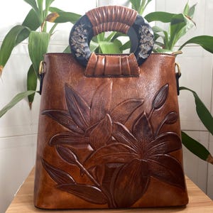 Brown Vintage Lilie Strukturiertes Feines Muster Geschnitzte Einkaufstasche Großer Raum Abnehmbare Lange Kette