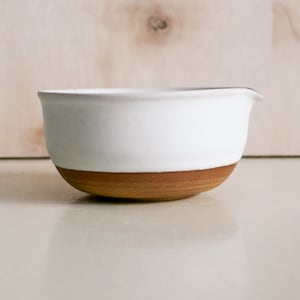 Handmade Matcha Bowl with Spout (Limited Collection Sandglazed Chawan)
