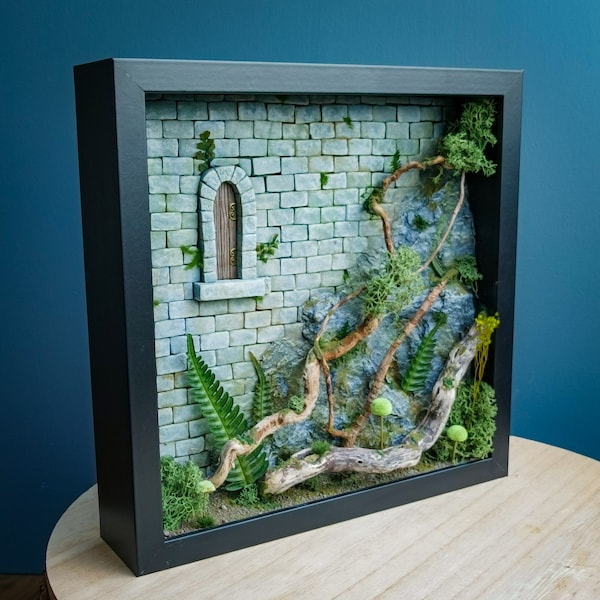 PIÈCE UNIQUE cadre 27x27 décoratif mural "Les Racines" medieval façade architecture miniature fantasy diorama handmade geek