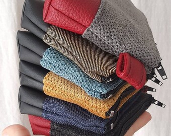 Piccole pochettes, disponibili in tanti colori. Borsellino, portamonete,porta documenti, chiavi, rossetti, bijou e schede