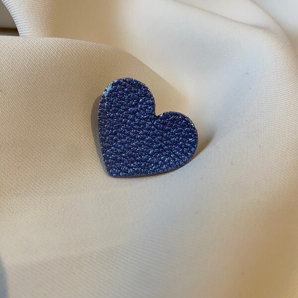 Broche coeur en cuir véritable