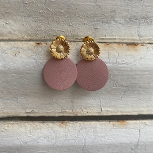 Earrings in gold-plated brass and genuine leather