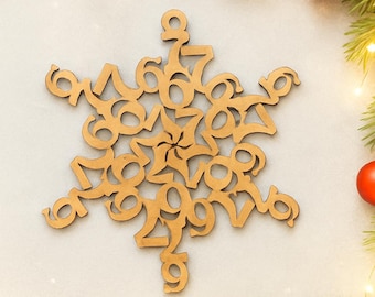 Adorno de copo de nieve con jerga divertida de 67 (2025) • Decoración viral de memes de TikTok • Regalo humorístico para niños y adolescentes • Adorno de madera cortado con láser