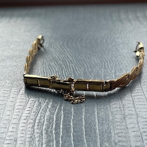 NOS vintage avec Case Kingsway USA. Bracelet montre-bracelet rempli de diamants 1/20 10 carats. Fermoir papillon et fermoir en C aux extrémités Installation facile.