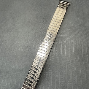 Vintage  NOS Stainless Steel Full Expansion Wristwatch Band. 6 inches in Length(long). Spring Loaded Straight Ends from 19.7mm down to 16mm.