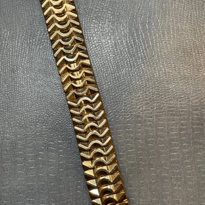 Vintage NOS 1950’s Pacer 10K Yellow Gold Filled Expansion Wristwatch. Band is 5 inches long unextended. 15.5mm straight ends.