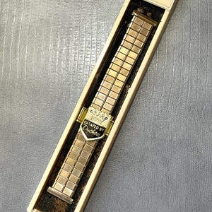Vintage 1950s NOS  Duchess 10K Gold Filled Expansion Scissor Watch Band. 5 1/2 inches Long 18.8mm Straight Ends Can be Filed down to 16mm.