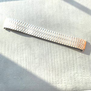 Correa de expansión de acero inoxidable Speidel clásica sin usar para reloj de pulsera. Extremos rectos con resorte que van desde 16 mm hasta 19 mm.