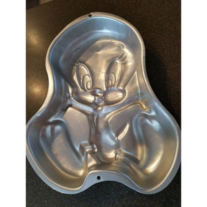 Wilton 7 Lot Cake Pans Mitt Stroller Butterfly Dora Snowman Tweety Dino