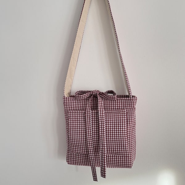 Bolso de mano hecho a mano de Borgoña Gingham y crema Cross Body Sling Bag con lazo de fijación pequeño