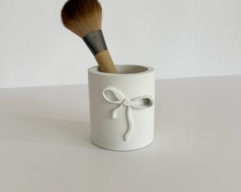 Porte-pinceau de maquillage en céramique fait main : organisateur de bureau avec nœud 3D