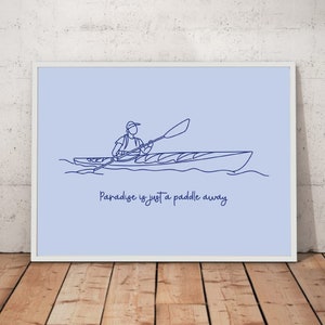 Puede incluir: Un dibujo de línea azul de una persona en kayak con el texto "Paradise is just a paddle away" sobre un fondo azul claro.