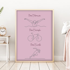 Puede incluir: Un póster motivacional rosa con un dibujo de línea gris de un nadador, un ciclista y un corredor. El texto en el póster dice "No te ahogues", "No te estrelles" y "No camines".