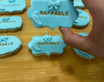 Biscuits de naissance avec choix de bavoir personnalisé