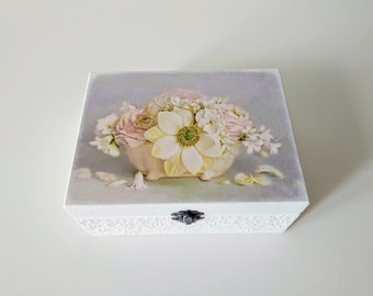Jewelry organizer wood box,white women's box,jewelry storage,daughter gift box,vintage box with flowers ,gifts for the holidays,jewelry box