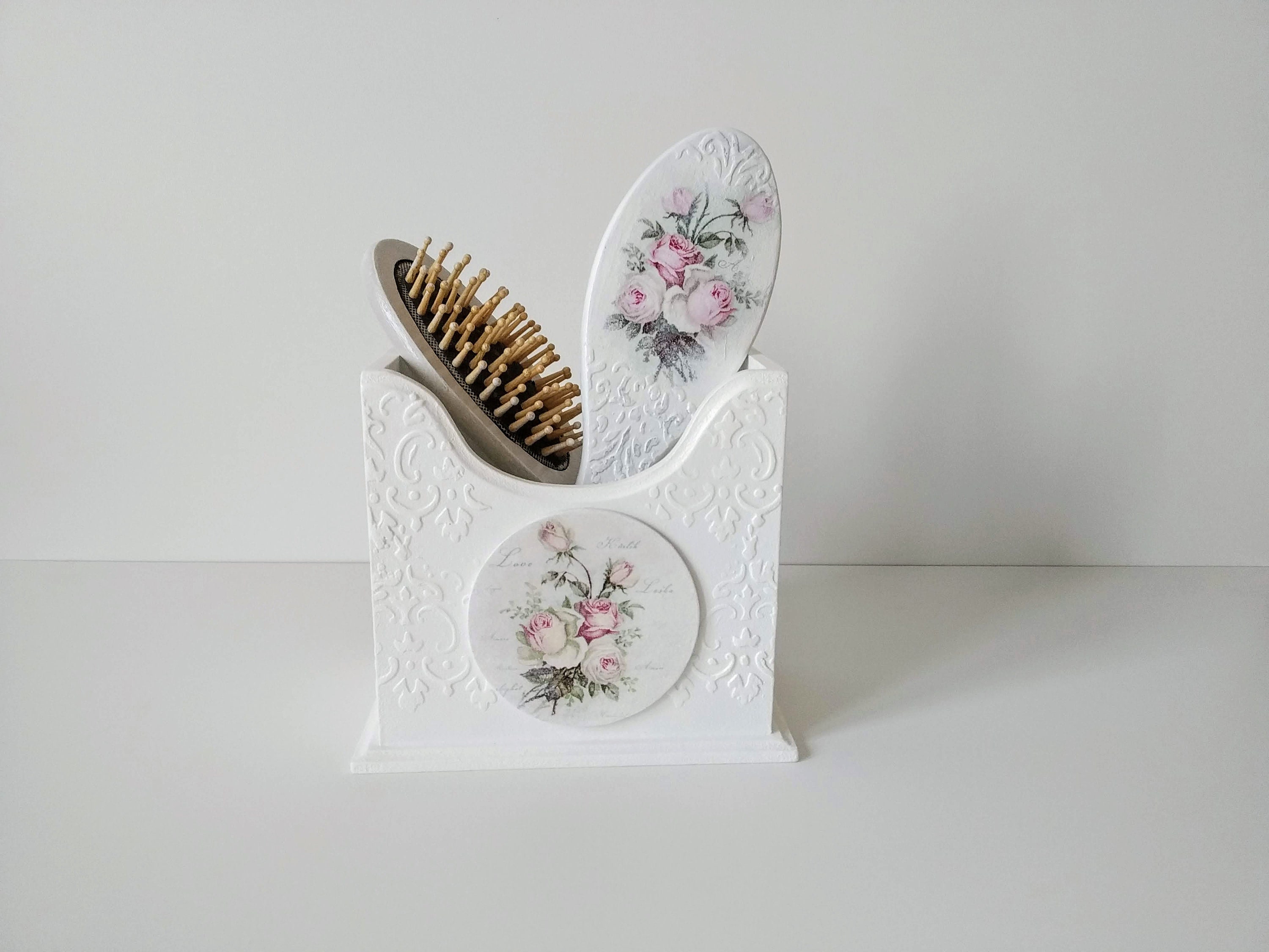 Organizer for a hairbrush or cosmetic brush for the Etsy