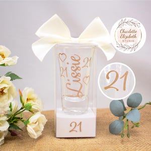 Personalised 21st Birthday SHOT GLASS in Glitter - 21st Birthday Gift for Her / Daughter / Niece / Sister - Optional Gift Box afbeelding 1