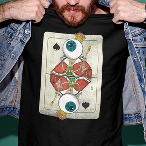 La carta da poker Queen / T-shirt leggera da uomo con grafica digitale di Hilary Antonelli - madeinhilary.com
