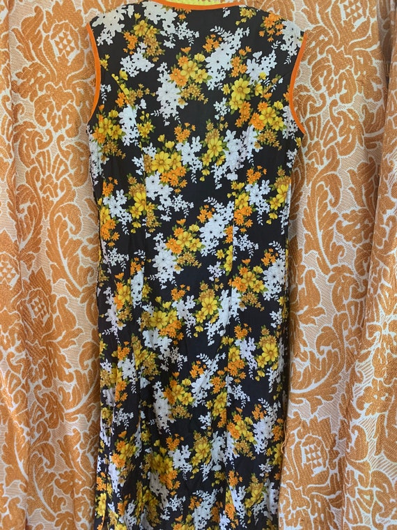 60s/ 70s floral fitted shift sleeveless dress. - image 3
