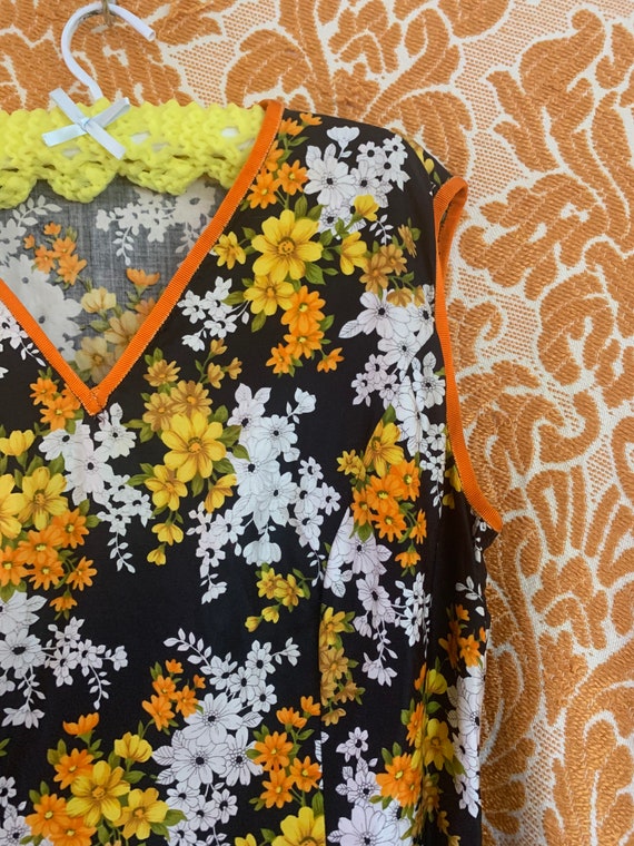 60s/ 70s floral fitted shift sleeveless dress.