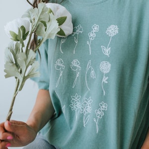 Custom Birth Flower Shirt 8-25 Flowers, bonus mom gift, expecting mom gift, gifts for grandma, Bridesmaid Shirt, gifts for friends