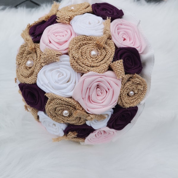 Bouquet de mariée tissus original Eternel en tissu et toile de jute ,demoiselle d'honneur,enfant .Boutonniere et bracelet assorti .Mariage