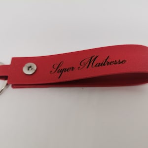 Porte clés en cuir personnalisé.Idée cadeaux personnalisés .Témoin,anniversaire ,maitresse , atsem,fête des pères