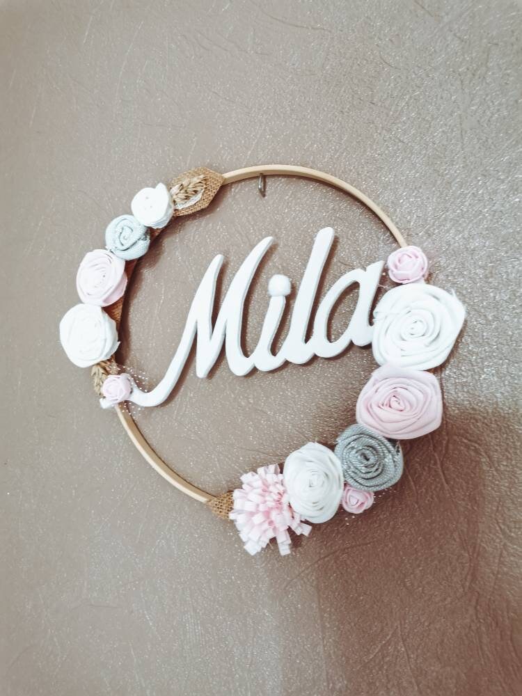 Couronne en Bois ou Rotin avec Fleurs Fait Main Tissus , Décoration Chambre Enfant, Cadeau Suspensio
