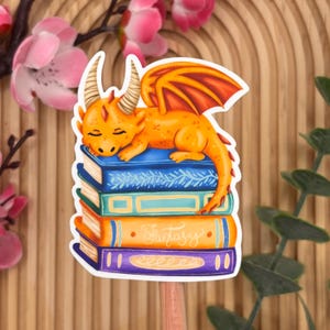 Snoozing Dragon – schattige gestanste vinylsticker