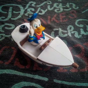 Vintage Donald Duck Happy Meal bootauto speelgoed